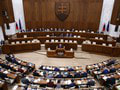 AKTUÁLNE Poslanci schválili zvýšenie platov lekárov! Prvá reakcia odborárov