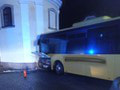 V Česku narazil autobus do kostola! Viacero zranených, zasahovať museli tri jednotky hasičov