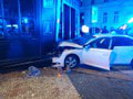 Hrôzostrašná nehoda v centre Prahy: Auto vrazilo do ľudí na zastávke! Vodič dostal záchvat
