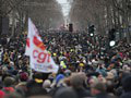PRIESKUM Väčšina Francúzov podporuje štrajky proti dôchodkovej reforme