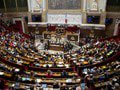 Francúzsko prežilo obe hlasovania o vyslovení nedôvery: Opozícii sa nepodarilo zvrhnúť Macronovu vládu