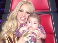 Shakira si do porotcovkého kresla vzala svojho nedávno narodeného synčeka Milana.