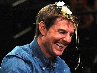 Tom Cruise odhodil zábrany a skončil s rozbitými vajcami na hlave.