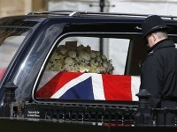 Thatcherovej telo previezli do parlamentu