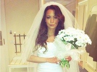 Agáta Hanychová si svadobnú fotografiu zavesila na facebook a bolo po exkluzivite. 