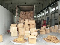Colníci zaistili vyše päť ton nelegálne rezaného tabaku