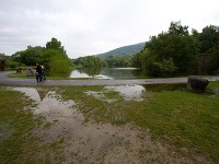 Čiastočne zatopený je priestor pod hradom Devín v Bratislave na sútoku riek Morava a Dunaj.