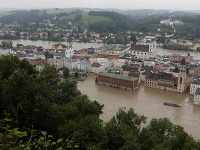 V Bavorsku sú naďalej problémy s povodňami, nevydržali dve hrádze