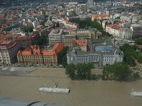 Letecké zábery na rozvodnený Dunaj a Moravu