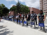 Turecké odbory začali pre protesty dva dni štrajkovať Turecké odbory začali pre protesty dva dni štrajkovať