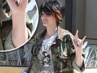 Paris Jackson sa už mesiac pred pokusom o samovraždu objavila na verejnosti s jazvami na predlaktí.