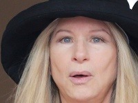 Barbra Streisand sa ani v sedemdesiatke za svoju nenalíčenú tvár hanbiť nemusí.