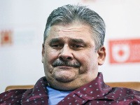 Na prvej tlačovke po nehode sa Ján Richter takmer rozplakal. Na prvej tlačovke po nehode sa Ján Richter takmer rozplakal.