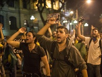 Protesty v Brazílii sa vymykajú spod kontroly