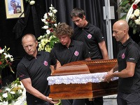 Dojímavá rozlúčka s horolezcom Dobešom.