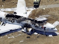 Na letisku v San Franciscu sa zrútilo lietadlo s viac ako 300 pasažiermi.