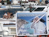 Pápež si na Lampeduse uctí migrantov