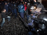 Hromadný protest Gorila v Bratislave - Provokovať sa nevypláca
