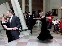 Koláž. Princezná Diana tancuje v Bielom dome. John Travolta, Clint Eastwood. 