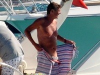 Princ Ernst August z Hanoveru pri prezliekaní plaviek odhalil aj najintímnejšie partie.