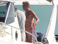 Princ Ernst August z Hanoveru pri prezliekaní plaviek odhalil aj najintímnejšie partie.