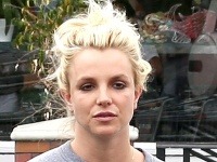 Britney Spears aj s mejkapom vyzerá vyčerpane a jej pleť potrebuje ozajstnú regeneráciu.