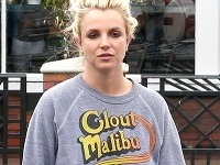 Britney Spears aj s mejkapom vyzerá vyčerpane a jej pleť potrebuje ozajstnú regeneráciu.