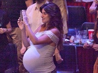 Penélope Cruz je aj vo vysokom štádiu tehotenstva štíhla ako prútik. Jej bruško však nadobudlo gigantické rozmery.