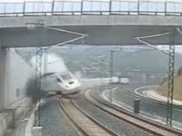 Video vykoľajenia vlaku v Španielsku