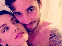 Kelly Brook a Danny Cipriani sa dali dokopy už druhýkrát a zanechávali dojem, že sú zamilovaní až po uši.