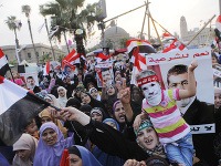 Jednu obeť a 11 zranených si vyžiadal stret Mursího odporcov a stúpencov