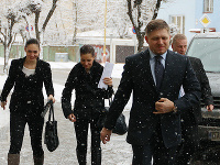 5. decembra 2012 Janka (brutetka vpravo) robila premiérovi spoločnosť aj počas kontrolného dňa