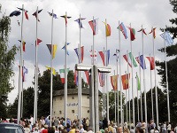 Zoskok parašutistov OS SR počas osláv 69. výročia Slovenského národného povstania