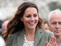 Kate Middleton dnes prvýkrát oficiálne objavila na verejnosti po pôrode syna Georga