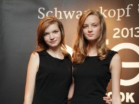 Eva Klímková (vľavo) a Barbora Koláriková získali zmluvu s prestížnou modelingovou agentúrou. 