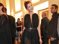 Emma Müllerová sa súťaži modeliek ukázala v priesvitnom oblečení bez podprsenky. 