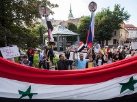 Protestné zhromaždenie Zväzu sýrskych študentov na Slovensku - Nechceme vojnu v Sýrii spojeného s pochodom k Francúzskej a Americkej ambasáde
