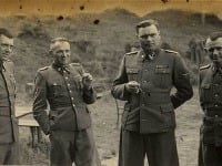 Zľava: Josef Mengele, Rudolf Höss a Josef Kramer