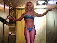 Britney Spears provokovala fanúšikov na sociálnych sieťach odvážnymi fotkami v bikinách.