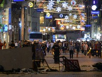 Polícia v Istanbule opäť rozháňala niekoľkotisícový dav