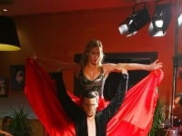 Katarína Štumpfová pri tanci s Matejom Chrenom predviedla aj vnady stlačené v tesnom kostýme. 