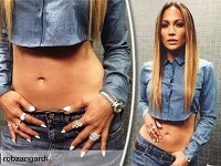 Jennifer Lopez sa aj v zrelom veku môže pochváliť zvodným bruškom ako zamladi.