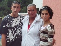 Martina Šimkovičová s deťmi Petrom a Nikolou Martina Šimkovičová s deťmi Petrom a Nikolou
