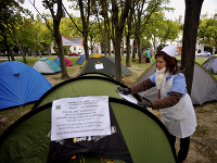 Sestry stanovali pred Úradom vlády Sestry stanovali pred Úradom vlády