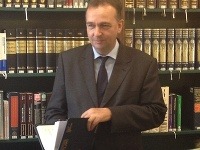 Karl von Habsburg počas návštevy na Paneurópskej vysokej škole v Bratislave. Karl von Habsburg počas návštevy na Paneurópskej vysokej škole v Bratislave.
