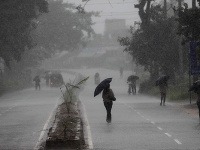 Ku Indii sa blíži cyklón Phailin. 
