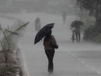 Ku Indii sa blíži cyklón Phailin. 