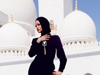 Kvôli týmto fotkám Rihannu vykázali spred mešity v Abú Zabí.