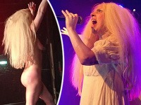 Lady Gaga šokovala fanúšikov striptízom a nahým telom na pódiu.