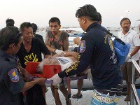 Najmenej šesť mŕtvych po havárii trajektu v Thajsku
